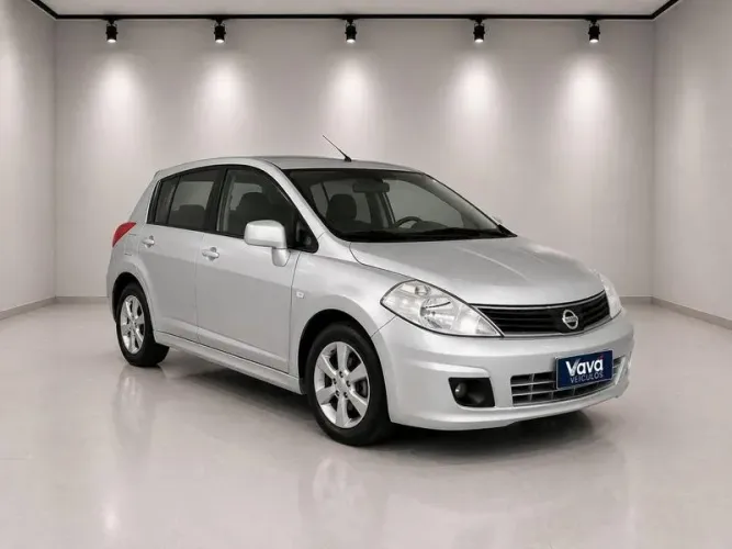 Nissan Tiida SL 1.8/1.8 Flex 16V Mec. 2012