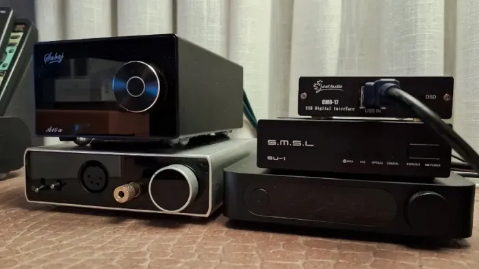 Amplificador integrado Sabaj A10a com controle remoto Bi Volt (AC 100-240V).