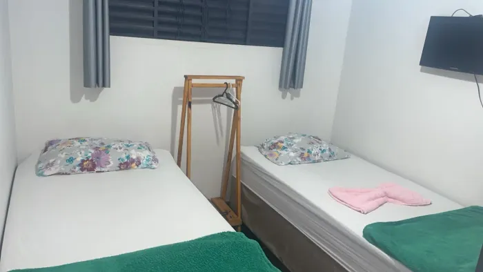 ALUGO QUARTOS EM AMBIENTE FAMILIAR