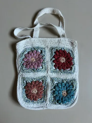 Bolsa de Crochê Artesanal com Flores