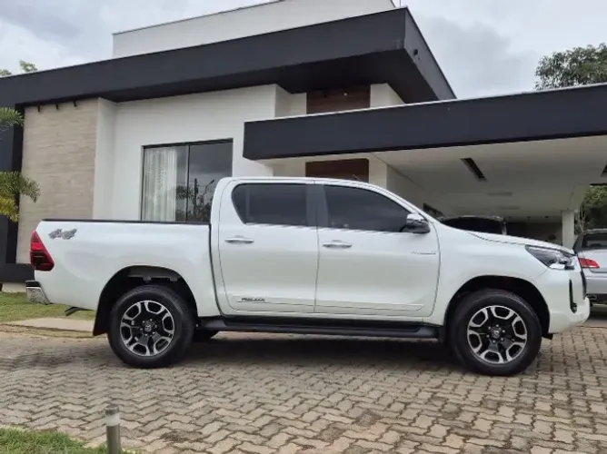 Toyota Hilux CD SRX 4X4 2.8 TDI 16V Diesel Aut. 2021