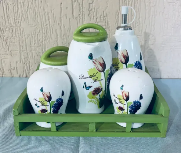 Galheteiro De Porcelana 5 Peças Com Suporte De Madeira