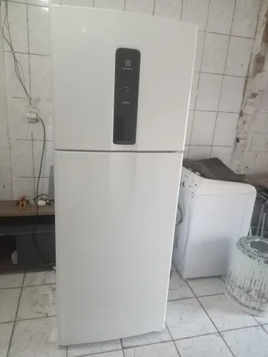 VENDO UMA GELADEIRA ELETROLUX FROS FREE 461 L INVERT