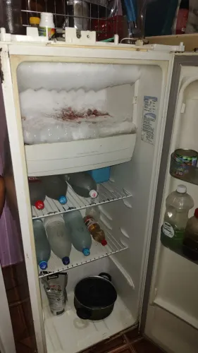 Geladeira quebra galho - com defeito 