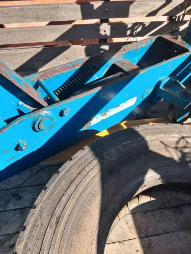 Macaco jacaré 7tn e um pneu 17.5