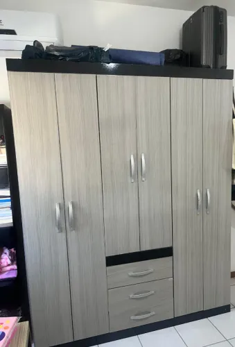 Guarda-roupa 6 Portas + 3 Gavetas - Cinza e Preto