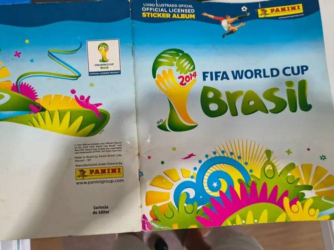 Álbum de figurinhas da copa do mundo no Brasil