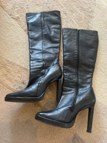 Bota de couro forrada e ótimo estado!
