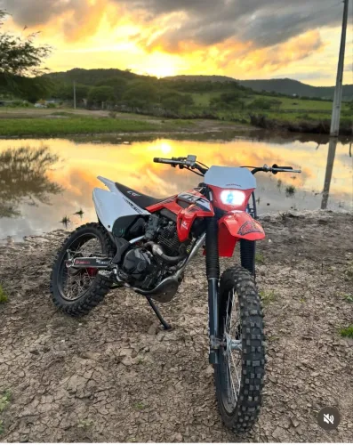 Crf 230 muito nova