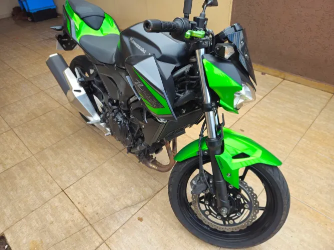 Vendo z400 2021 em excelente estado de conservação