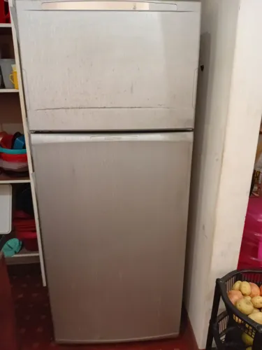Geladeira Brastemp 2 portas (duplex) - R$ 690