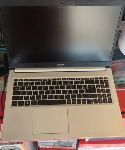 Notebook Acer i5 10ª Ger / 8 GB Ram / 240 GB SsD / 2 GB Placa de Video / 1:40 hrs Bateria 