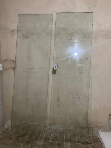 Porta de vidro temperada cuida pra vender rápido