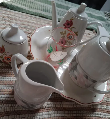 6 itens Porcelana antiga , mais de 100 anos! Por 150,00