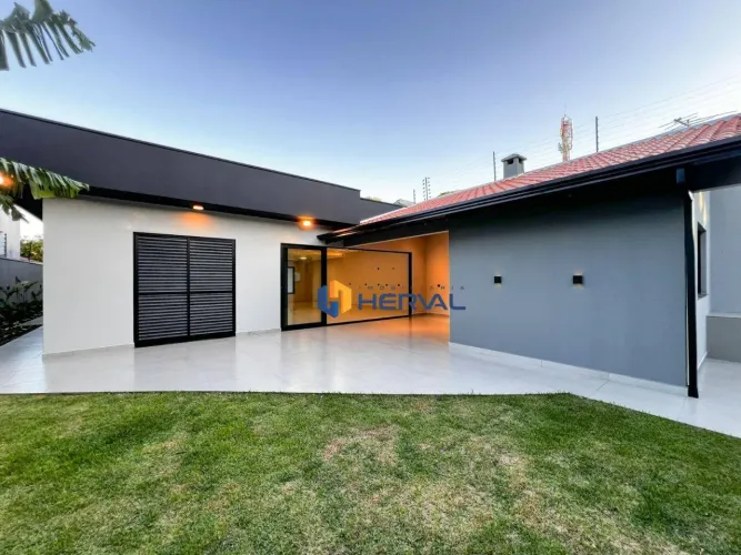 Casa com 3 quartos à venda, 190 m² por R$ 1.200.000 - Vila Morangueira - Maringá/PR