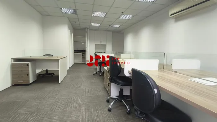 Sala comercial na Chácara Santo Antônio - 56m², mobiliada, 02 banheiros, 02 vaga