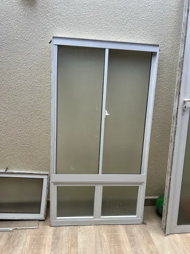 Janela de alumínio branco 