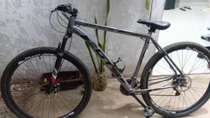 Bicicleta semi nova
