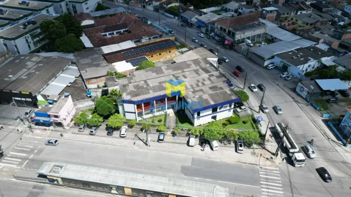 Vendo Galeria Comercial na Av. Caxangá na Várzea, com 1.332m² tendo 36 salas/lojas comerci