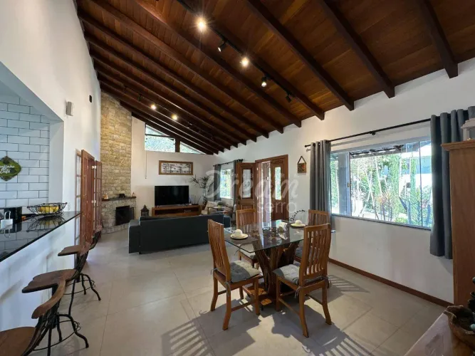 Casa com 3 dormitórios à venda, 143 m² por R$ 900.000,00 - Vargem Grande - Teresópolis/RJ