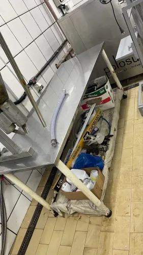 3 Mesas/Bancadas Industriais 1,90m com Tampo Inox - R$ 900