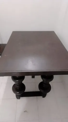 Linda mesa de madeira maciça ótimo estado!