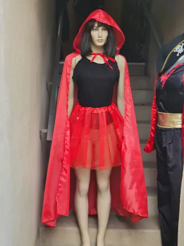 Capa chapéuzinho vermelho e saia de tule