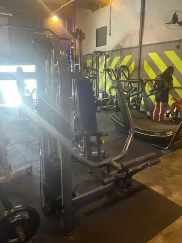 Máquina De Musculação Supino Vertical Titanium