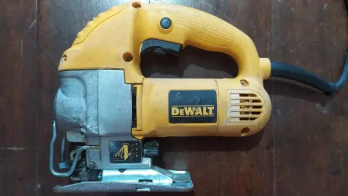 Serra Tico-tico elétrica DW 317 (DeWALT)