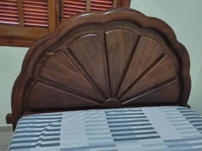 Cama casal sucupira em ótimo estado