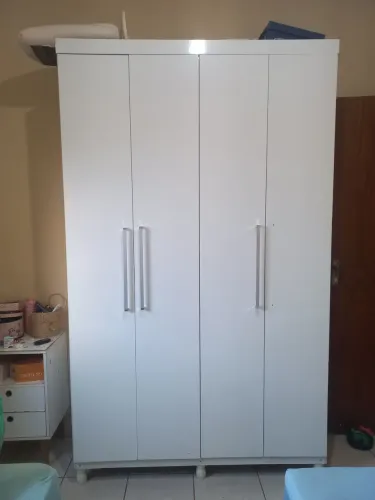 Guarda-roupa semi novo