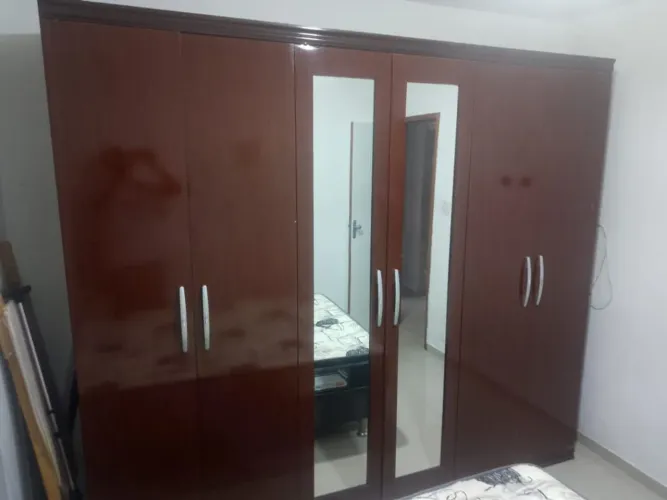 Ótimo Guarda Roupas, Bem espaçoso e conservado