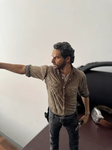 Boneco colecionável Rick Grimes The Walking Dead