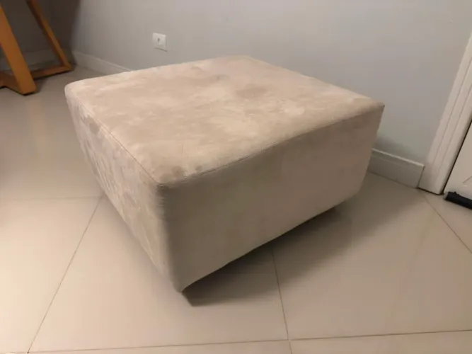 Puff em camurça bege