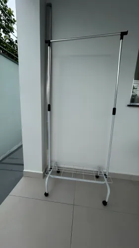 Arara cabideiro portátil