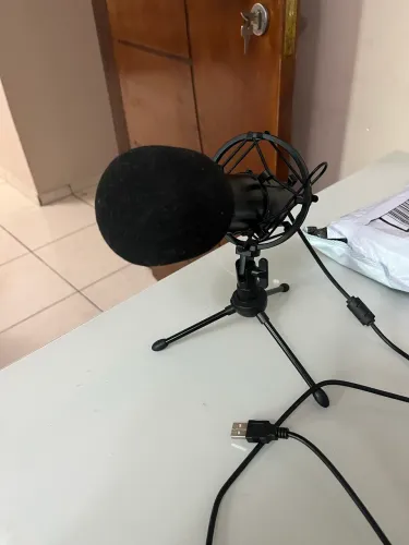 Microfone de mesa com ótimo funcionamento 