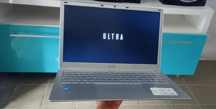 Vendo ou troco por celular bom notebook estado de novo  
