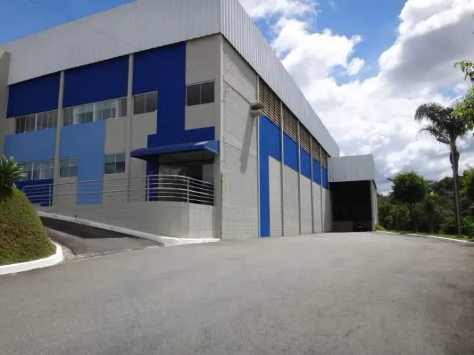 Galpão para Locação em Santana de Parnaíba, 725m², Pátio de 700m² e Doca