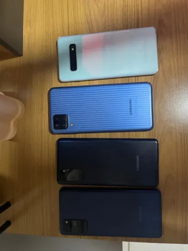 Lote de 4 celulares para retirada de peças !OLHA A DESCRIÇÃO!