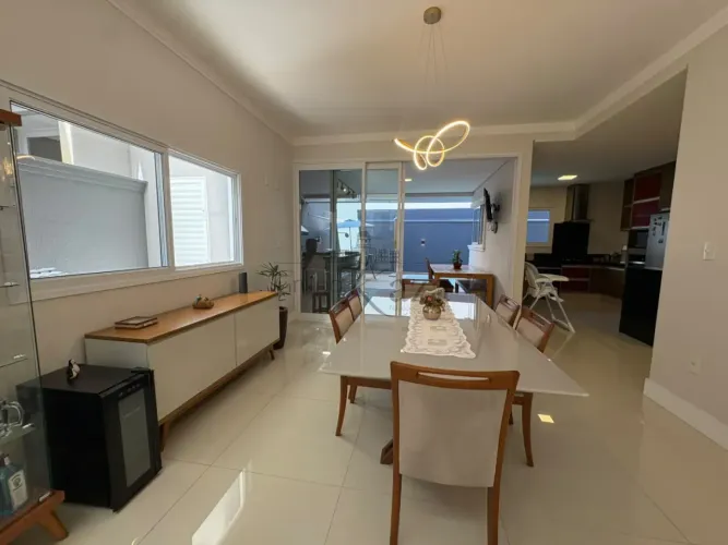 Casa em Condomínio - Urbanova - Altos da Serra VI - 3 Dormitórios - 250m².
