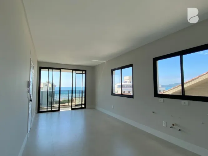 Apartamento de 3 dormitórios com suíte a 100 metros da Praia de Palmas - Residencial Domus