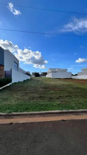 VENDA DE UM LOTE COM EXELENCIA LOCALIZAÇÃO NA CIDADE DE ANÁPOLIS