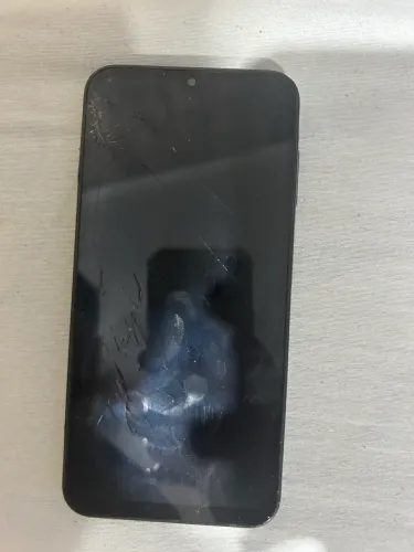 Vendo Samsung A15 funcionando, tela trincada e conector com mau contato!