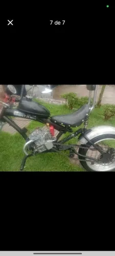 Motorizada estilo Harley