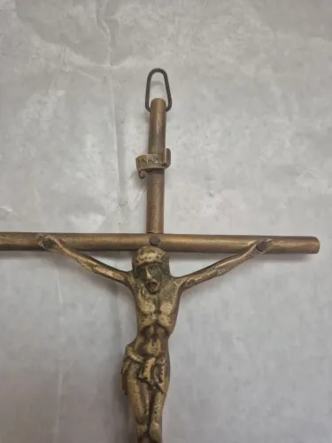 Crucifixo em bronze