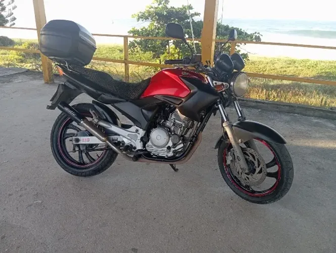 Vendo Moto Fazer 250. Doc ok! Linda!!!! Com baú.