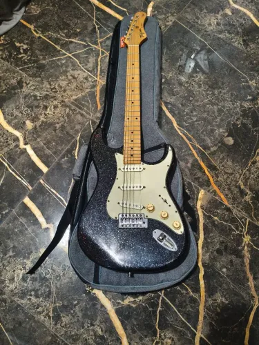 Guitarra Stratocaster Tagima TG 530
