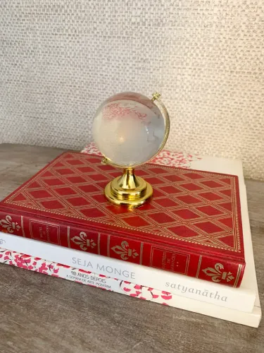 Globo Terrestre Em Vidro Maciço E Metal Decorativo - 6,5cm