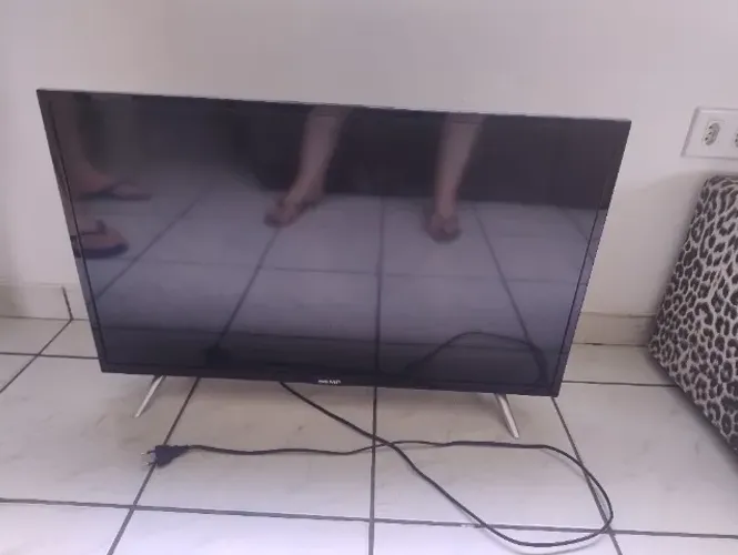 TV Semp 32 polegadas com defeito 