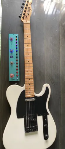 GUITARRA SEVEN + PEDAL TANK G COM 36 PRESETS SALVOS